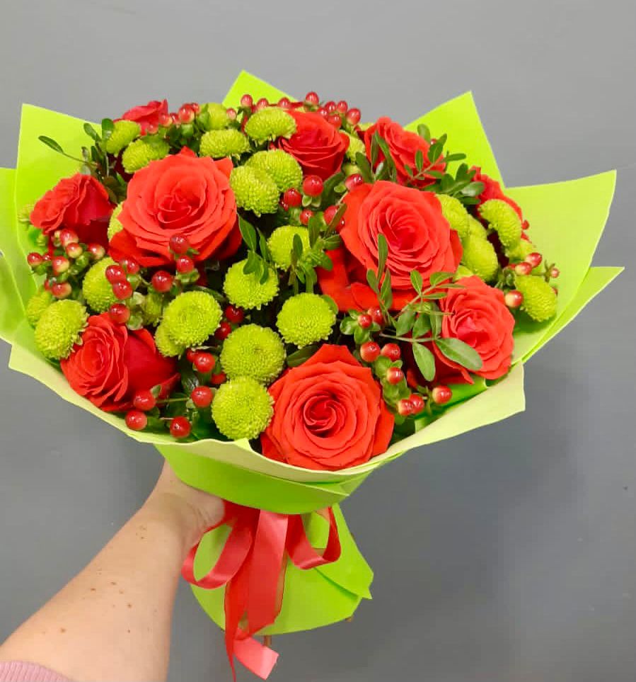 Букет цветов из: Хризантемы и Розы в Посёлок имени М. И. Калинина