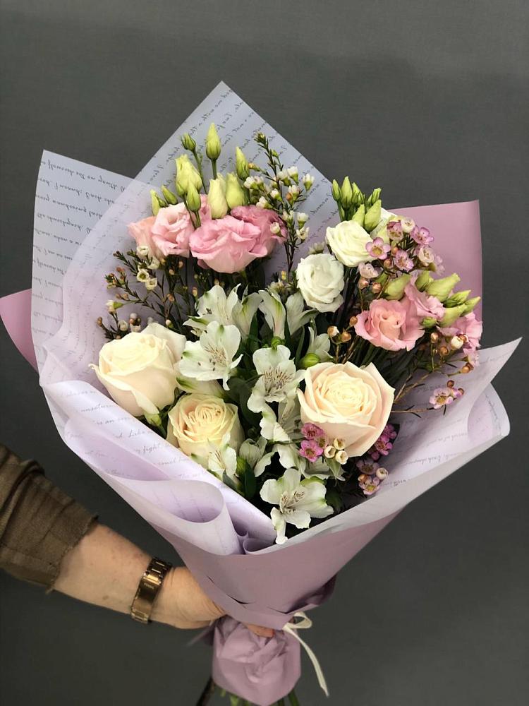 Букет цветов из: Альстромерии, Розы и Лизиантусы в Посёлок имени М. И. Калинина