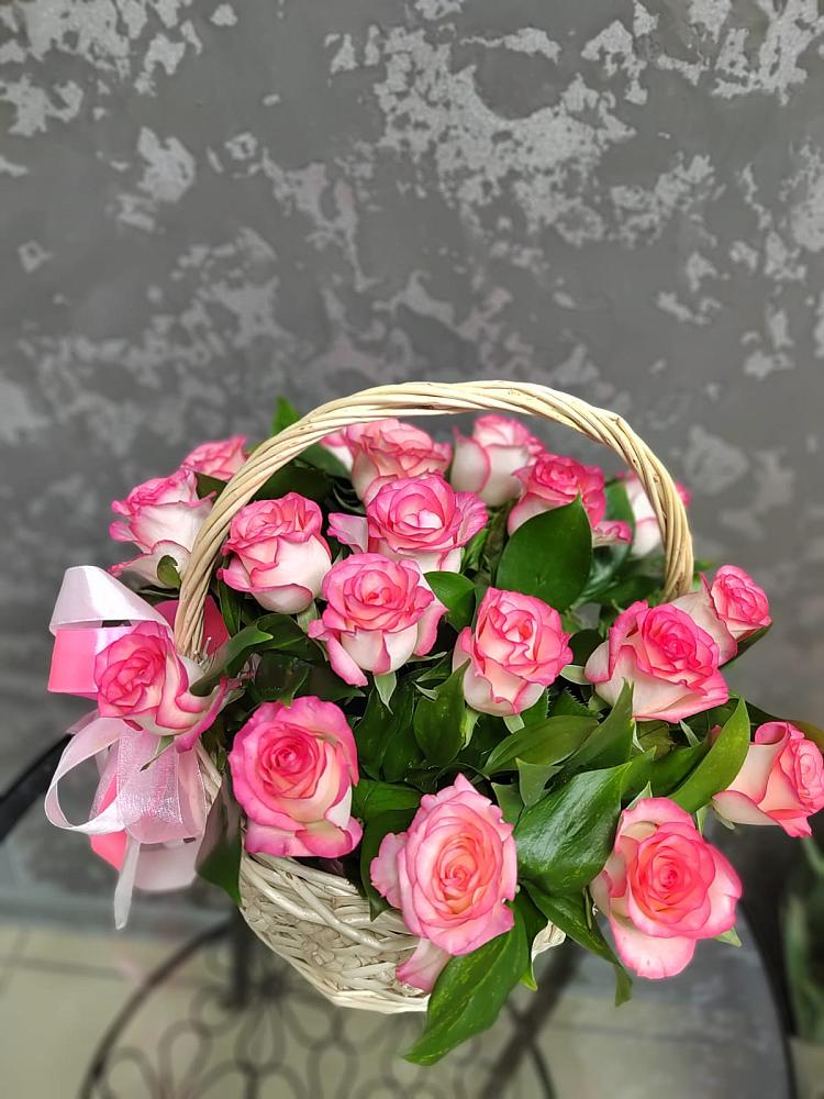 Цветочная композиция из Розы в корзине в Посёлок имени М. И. Калинина