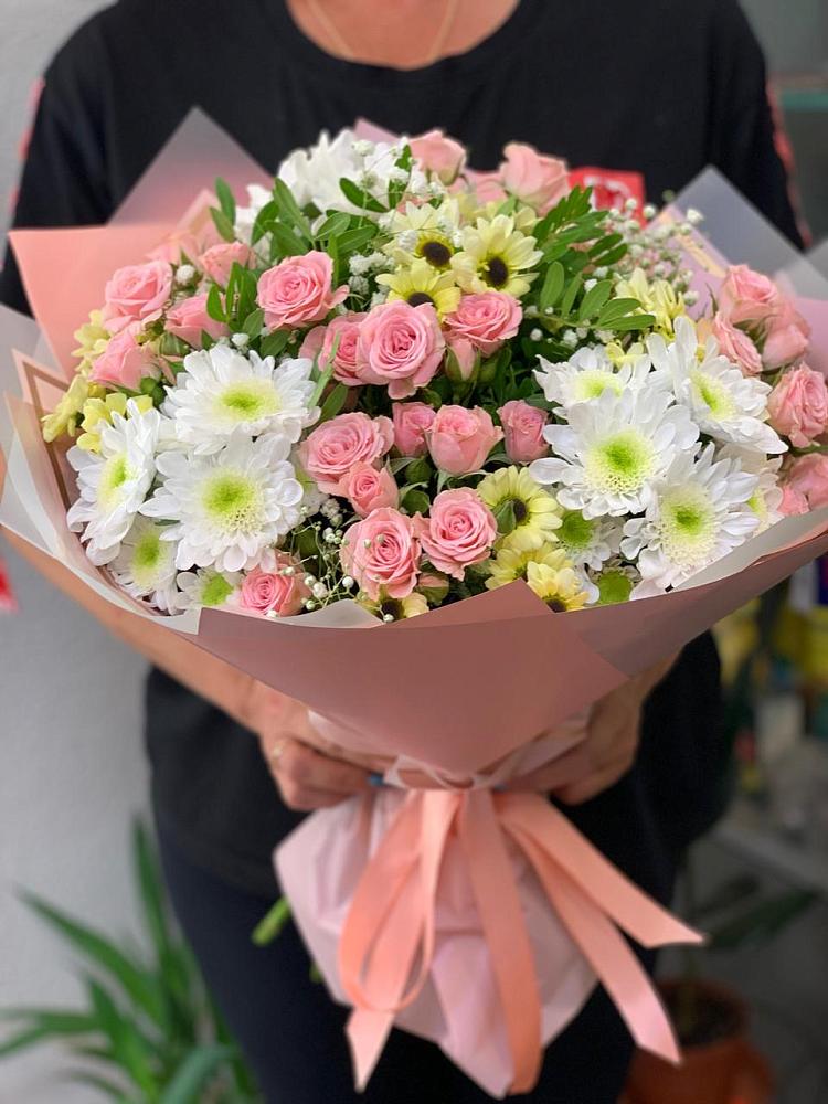 Букет цветов из: Розы и Хризантемы в Посёлок имени М. И. Калинина