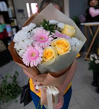 Букет цветов из:  Герберы, Розы и Хризантемы в Посёлок имени М. И. Калинина