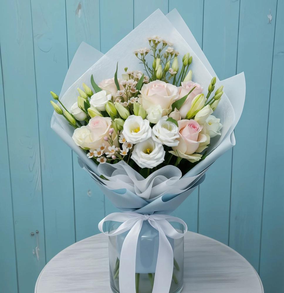 Букет цветов из: Розы и Лизиантусы в Посёлок имени М. И. Калинина