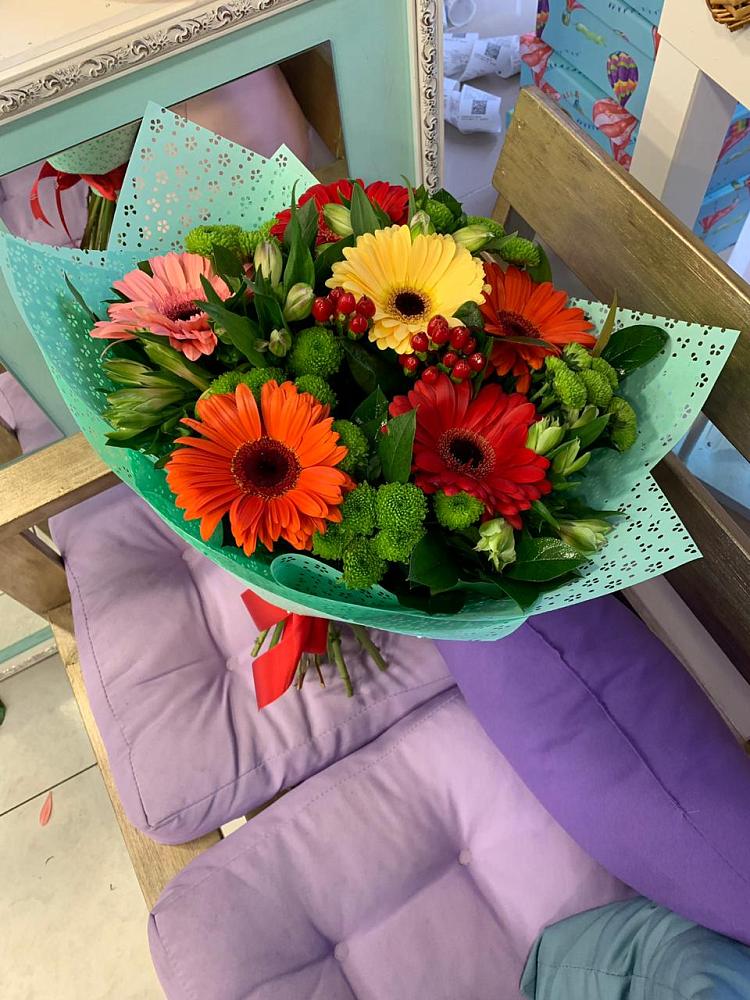 Букет цветов из: Герберы, Хризантемы и Альстромерии в Посёлок имени М. И. Калинина