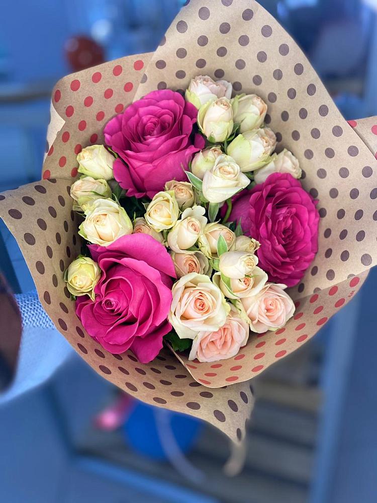 Букет цветов из: Розы в Посёлок имени М. И. Калинина