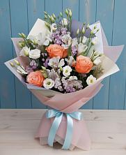 Букет цветов из:  Лизиантусы, Розы, Альстромерии и Гипсофила в Посёлок имени М. И. Калинина