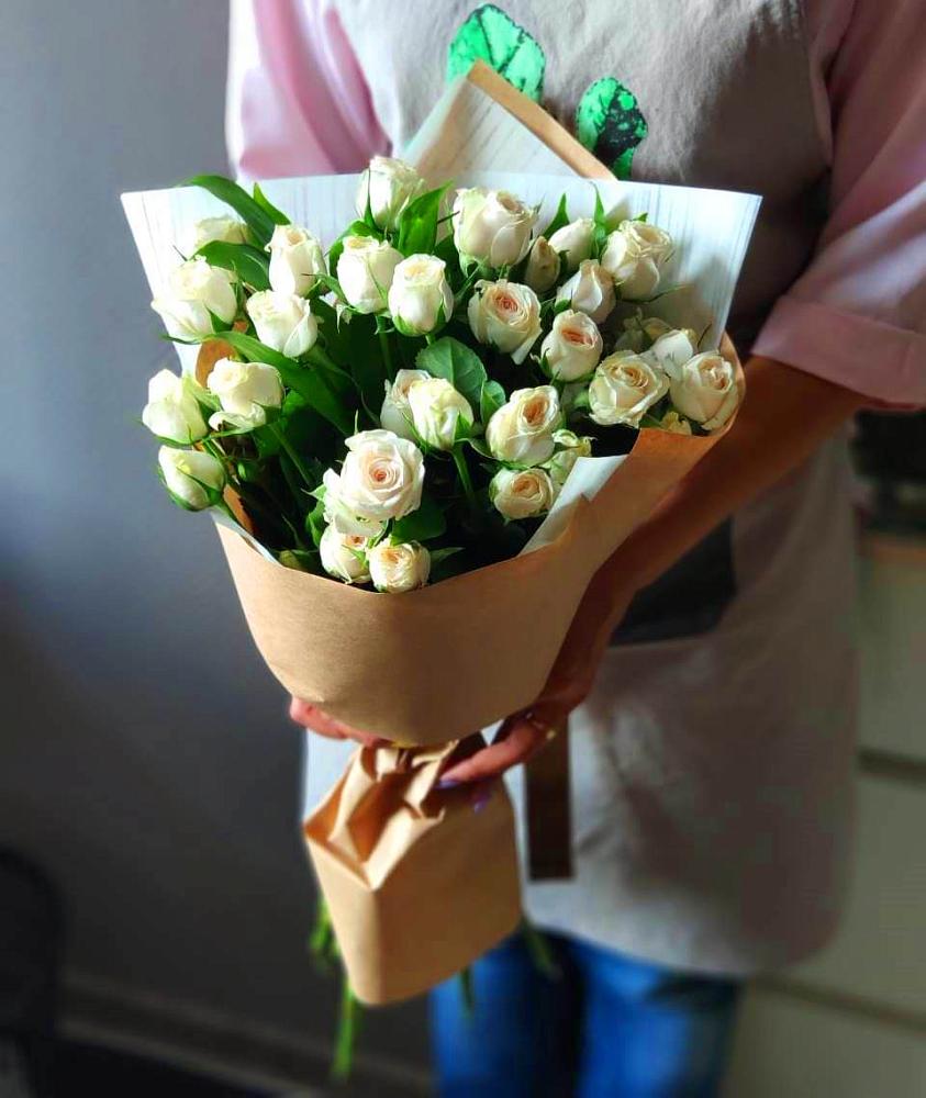 Букет цветов из: Розы в Посёлок имени М. И. Калинина