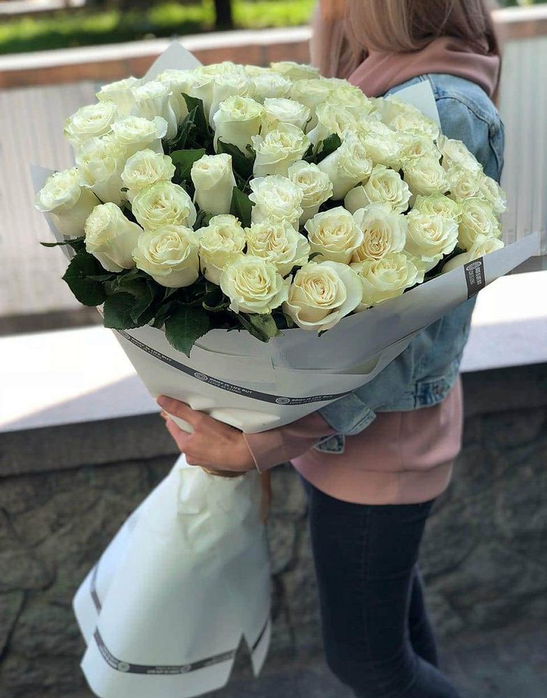 35 Белых роз в Посёлок имени М. И. Калинина Букет 35 Белых роз в Посёлок имени М. И. Калинина