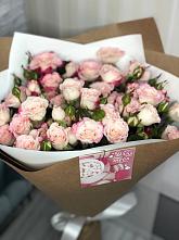 Букет цветов из:  Розы в Посёлок имени М. И. Калинина