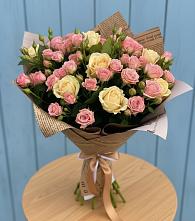 Букет цветов из:  Розы в Посёлок имени М. И. Калинина