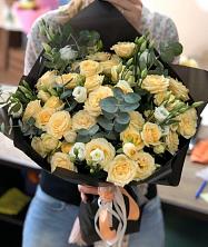 Букет птица счастья в Посёлок имени М. И. Калинина Букет цветов из: Розы и Лизиантусы в Посёлок имени М. И. Калинина