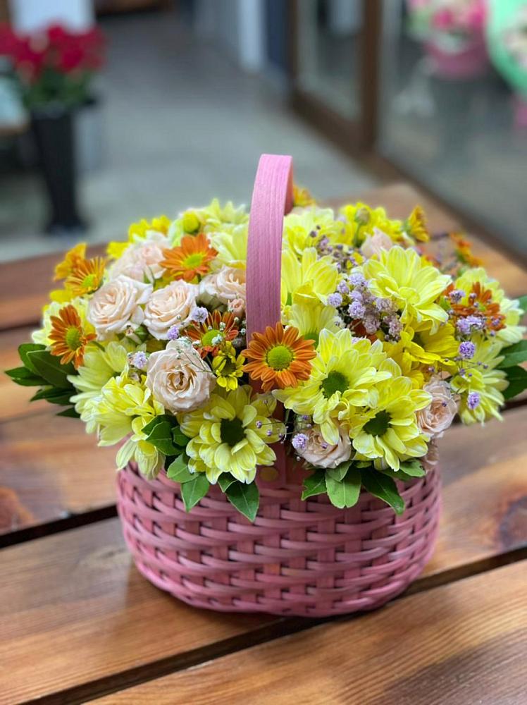 Цветочная композиция из Хризантемы и Розы в корзине в Посёлок имени М. И. Калинина
