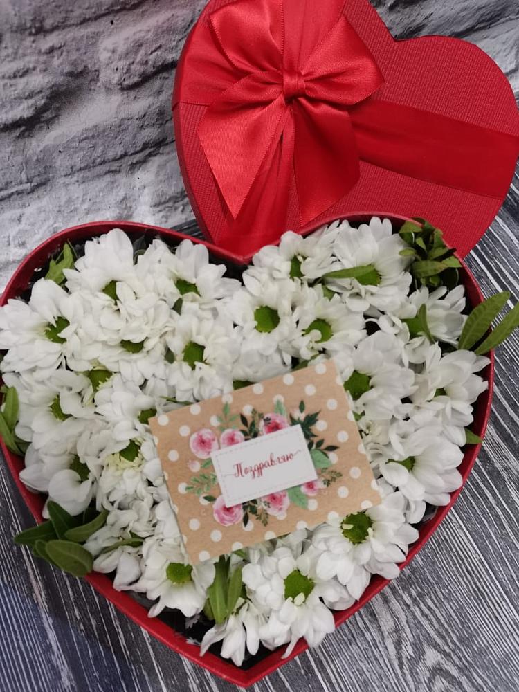 Цветочная композиция из Хризантемы в виде сердца в Посёлок имени М. И. Калинина