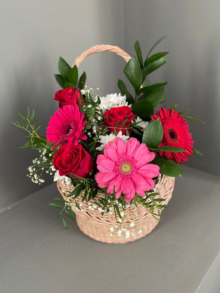 Цветочная композиция из Розы, Хризантемы и Герберы в корзине в Посёлок имени М. И. Калинина