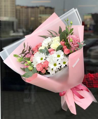 Букет цветов из: Розы, Лизиантусы и Хризантемы в Посёлок имени М. И. Калинина